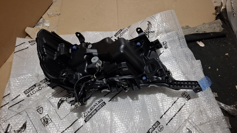 Фара TOYOTA Land Cruiser 200 Executive Black 2015 - 2021 Фара Крузер 200 черная 8110660P40 PZ36760543 PZ36760557