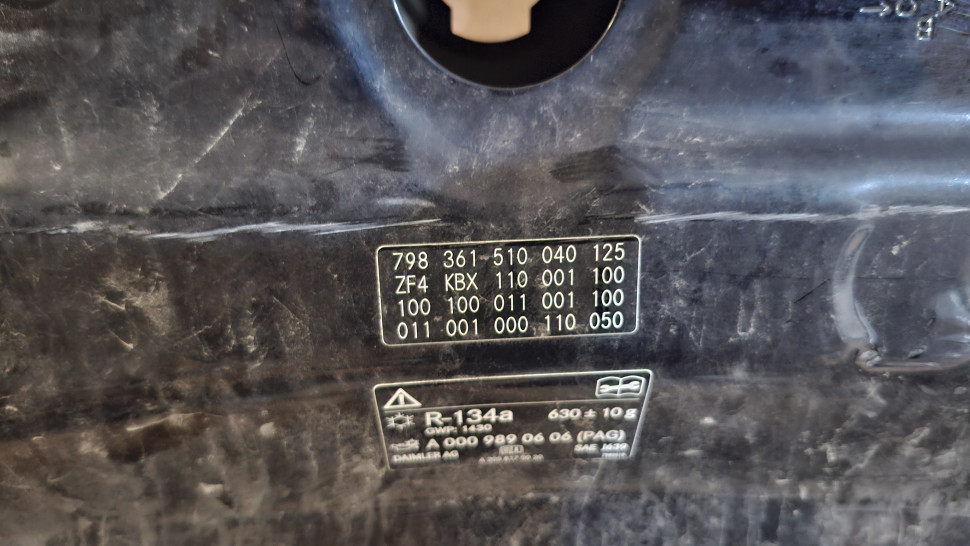 Капот Mercedes w213 2022 2021 2020 2019 2018 2017 2016 2015 A2138870203, деффект, мелкие вмятины, в родной краске.
