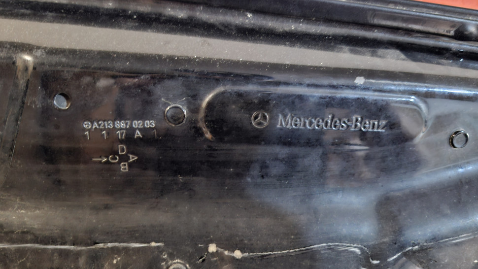 Капот Mercedes w213 2022 2021 2020 2019 2018 2017 2016 2015 A2138870203, деффект, мелкие вмятины, в родной краске.