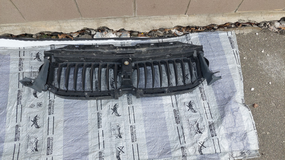 Жалюзи радиатора BMW 5 G30 G31 2020 2019 2018 2017 2016 с моторчиком