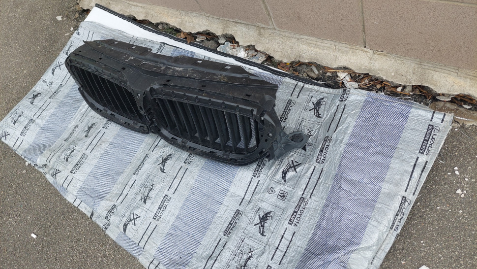 Жалюзи радиатора BMW 5 G30 G31 2020 2019 2018 2017 2016 с моторчиком