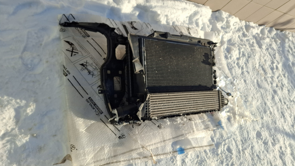 Панель передняя Audi q5 8r радиаторы комплект 2.0 Б/У оригинал