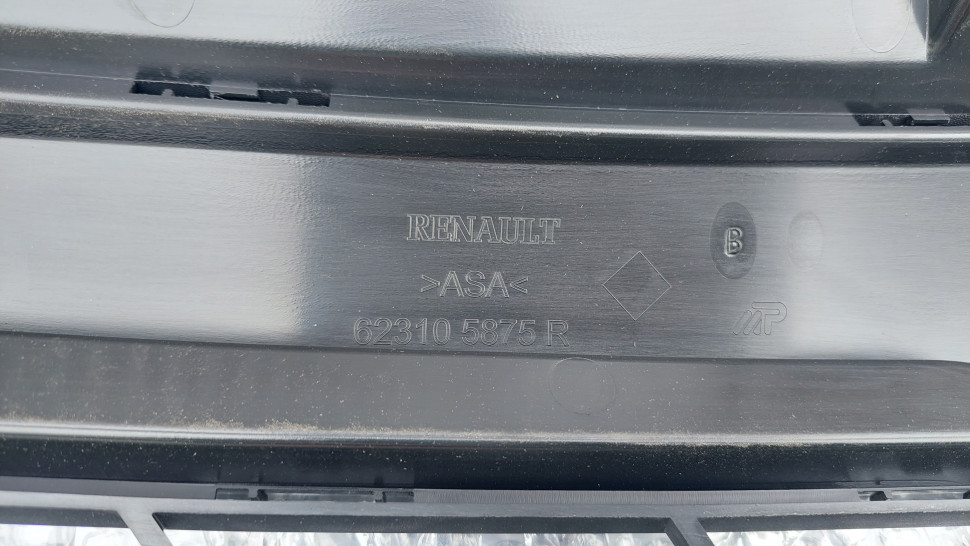 Решетка радиатора Renault LOGAN 2 SANDERO 2 2017 2018 2019 2020 ОРИГИНАЛ 623105875R