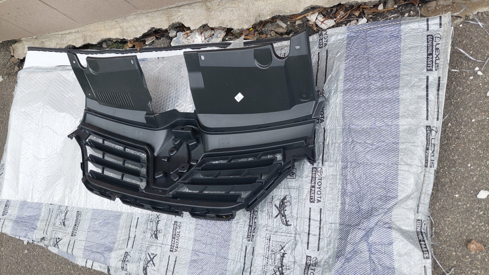 Решетка радиатора Renault LOGAN 2 SANDERO 2 2017 2018 2019 2020 ОРИГИНАЛ 623105875R