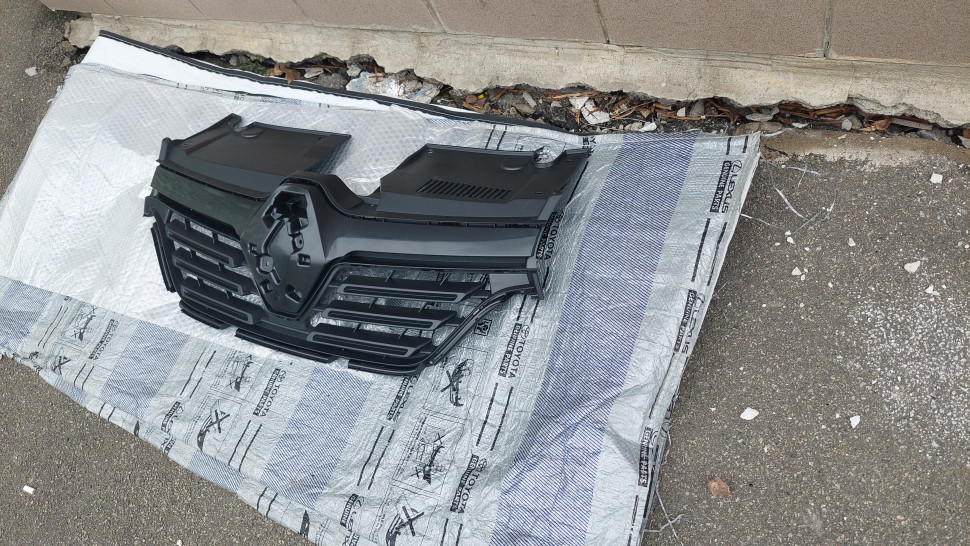 Решетка радиатора Renault LOGAN 2 SANDERO 2 2017 2018 2019 2020 ОРИГИНАЛ 623105875R