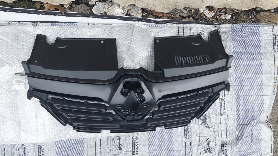 Решетка радиатора Renault LOGAN 2 SANDERO 2 2017 2018 2019 2020 ОРИГИНАЛ 623105875R