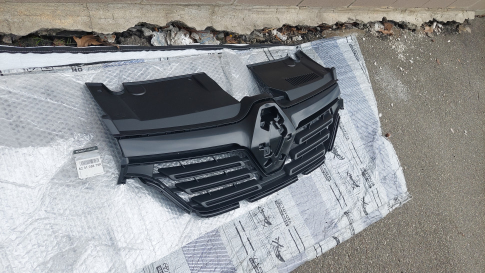 Решетка радиатора Renault LOGAN 2 SANDERO 2 2017 2018 2019 2020 ОРИГИНАЛ 623105875R