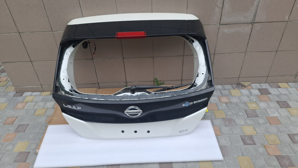 Крышка багажника Nissan Leaf перламутр 2018 2019 2020 2021 2022 2023 2024 2025 в сборе Ляда Нісан Ліф 901005SA0B