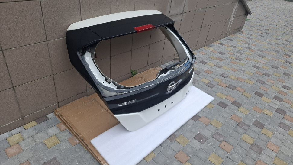 Крышка багажника Nissan Leaf перламутр 2018 2019 2020 2021 2022 2023 2024 2025 в сборе Ляда Нісан Ліф 901005SA0B