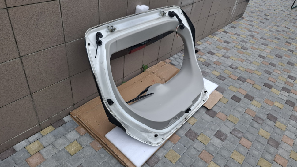 Крышка багажника Nissan Leaf перламутр 2018 2019 2020 2021 2022 2023 2024 2025 в сборе Ляда Нісан Ліф 901005SA0B