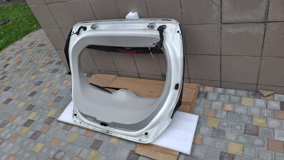 Крышка багажника Nissan Leaf перламутр 2018 2019 2020 2021 2022 2023 2024 2025 в сборе Ляда Нісан Ліф 901005SA0B