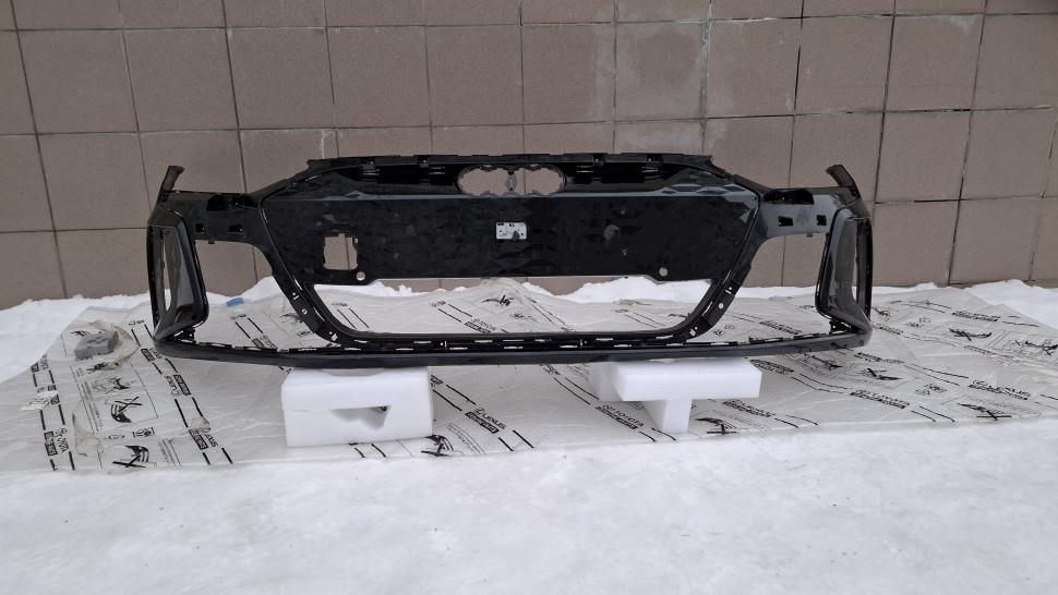 Бампер передний Audi etron e-tron RS GT 4J3807221 Бампер передній Ауді Етрон ГТ РС