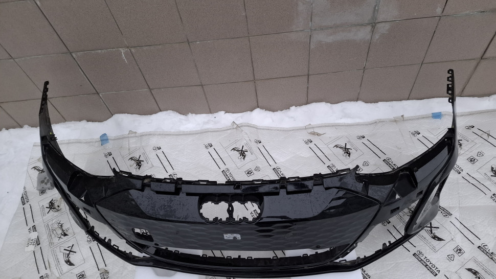 Бампер передний Audi etron e-tron RS GT 4J3807221 Бампер передній Ауді Етрон ГТ РС