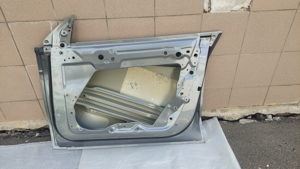 Дверь TESLA MODEL Y 2023 2022 2021 2020 передняя правая бу Двері Тесла модель У