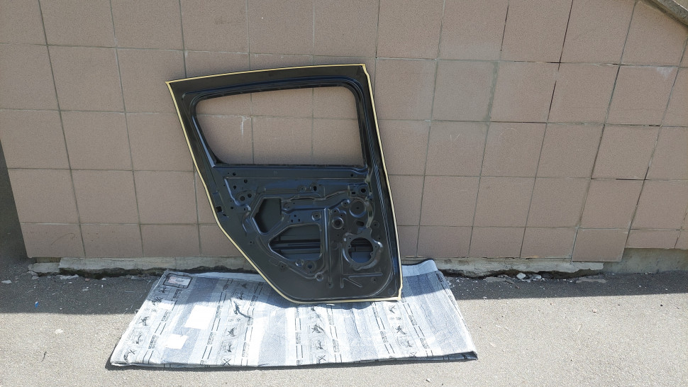 Оригинал новая Дверь задняя Sandero 2 2013-2020 левая Дверь Сандеро 2 дверь Dacia 821017625R