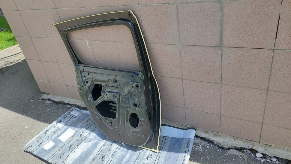 Оригинал новая Дверь задняя Sandero 2 2013-2020 левая Дверь Сандеро 2 дверь Dacia 821017625R