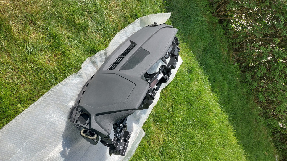 Торпедо AUDI E-TRON Консоль Ауди Е Трон кожа приборная audi q8 торпеда 4kl857001