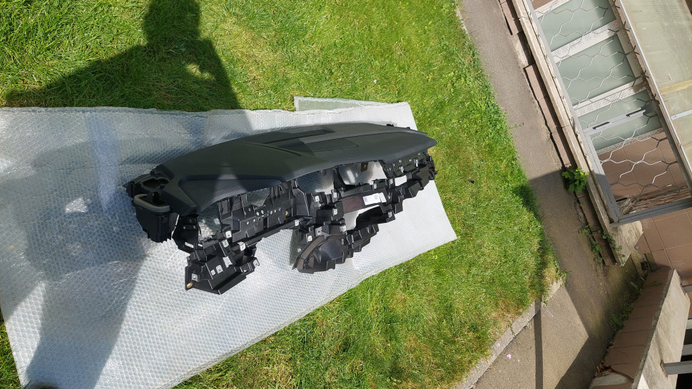 Торпедо AUDI E-TRON Консоль Ауди Е Трон кожа приборная audi q8 торпеда 4kl857001