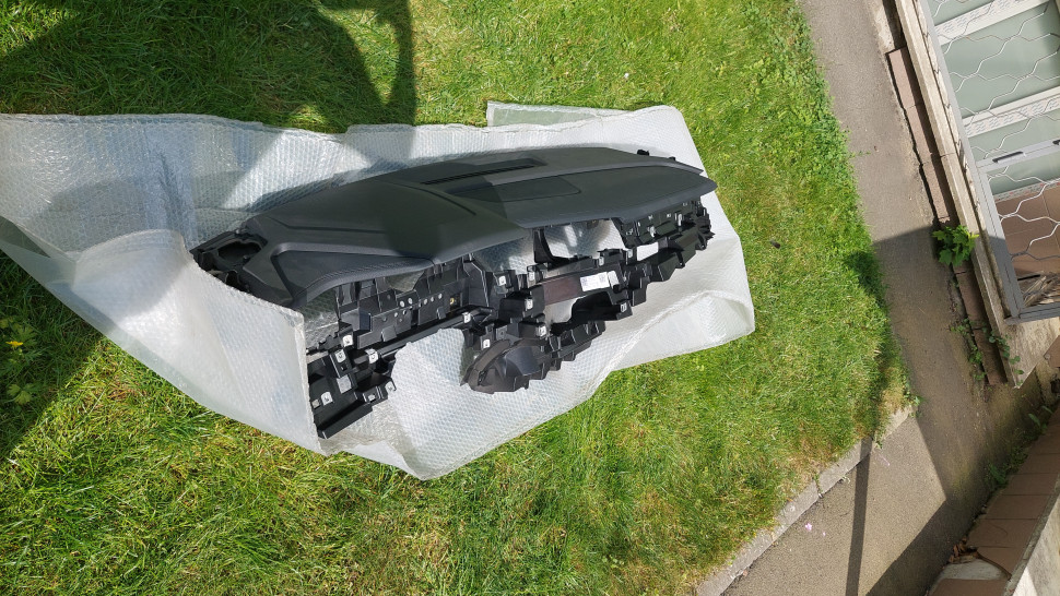 Торпедо AUDI E-TRON Консоль Ауди Е Трон кожа приборная audi q8 торпеда 4kl857001