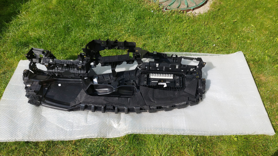 Торпедо AUDI E-TRON Консоль Ауди Е Трон кожа приборная audi q8 торпеда 4kl857001