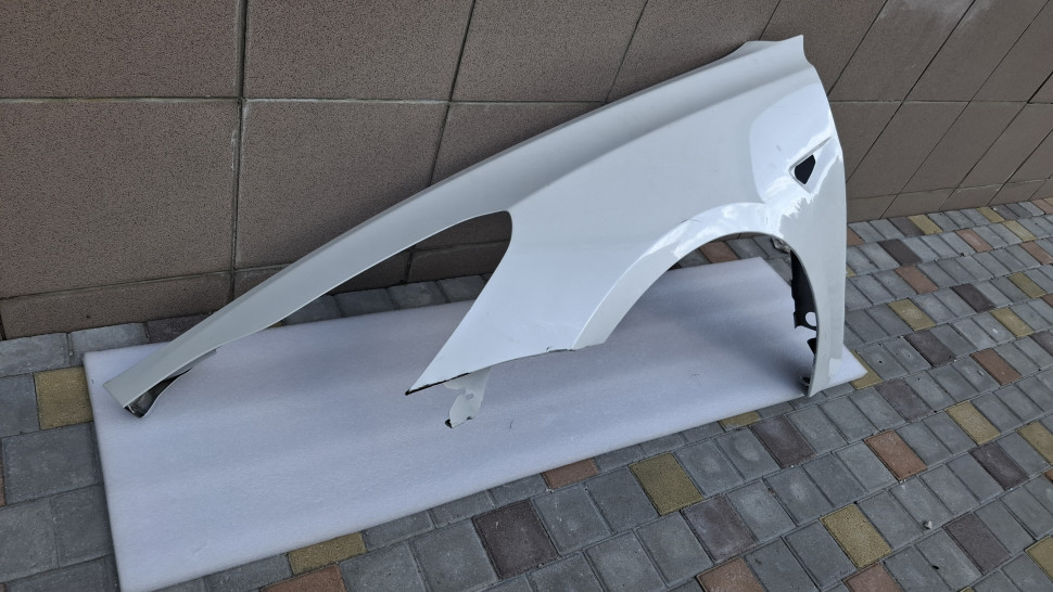 Дефект Крило Tesla model 3 ліве білий перламутр Б/У 2018 2019 2020 2021 2022 2023 2024 2025 левое крыло Тесла 3 1081401E0D
