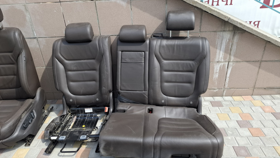 Сиденья Touareg 2 7P салон 2019 2017 2016 2015 2014 2013 2012 2011 2010 коричневий салон Крісло Таурег 7П салон , сидіння Таурег з картами