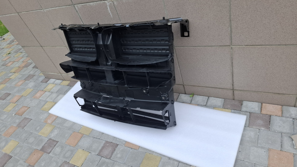 Жалюзи Bmw x5 f15 x6 f16 В полном сборе активные ( с моторчиком) 2013 - 2018 + Воздуховод дефлектор радиатора + верхняя планка. нові жалюзі БМВ Х5 Ф15