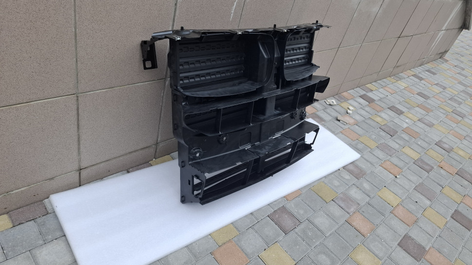 Жалюзи Bmw x5 f15 x6 f16 В полном сборе активные ( с моторчиком) 2013 - 2018 + Воздуховод дефлектор радиатора + верхняя планка. нові жалюзі БМВ Х5 Ф15