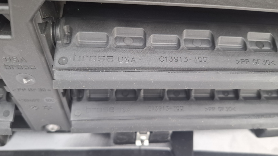 Жалюзи Bmw x5 f15 x6 f16 В полном сборе активные ( с моторчиком) 2013 - 2018 + Воздуховод дефлектор радиатора + верхняя планка. нові жалюзі БМВ Х5 Ф15