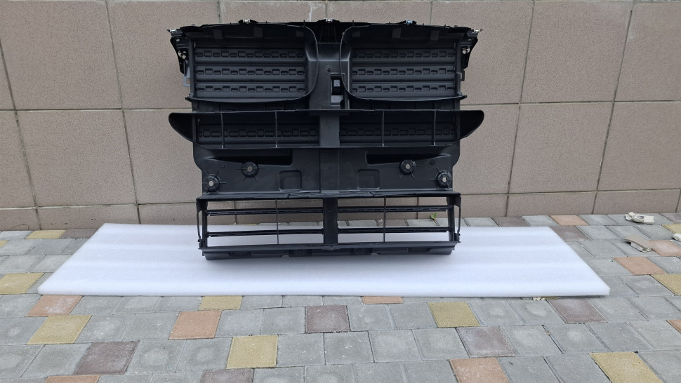 Жалюзи Bmw x5 f15 x6 f16 В полном сборе активные ( с моторчиком) 2013 - 2018 + Воздуховод дефлектор радиатора + верхняя планка. нові жалюзі БМВ Х5 Ф15