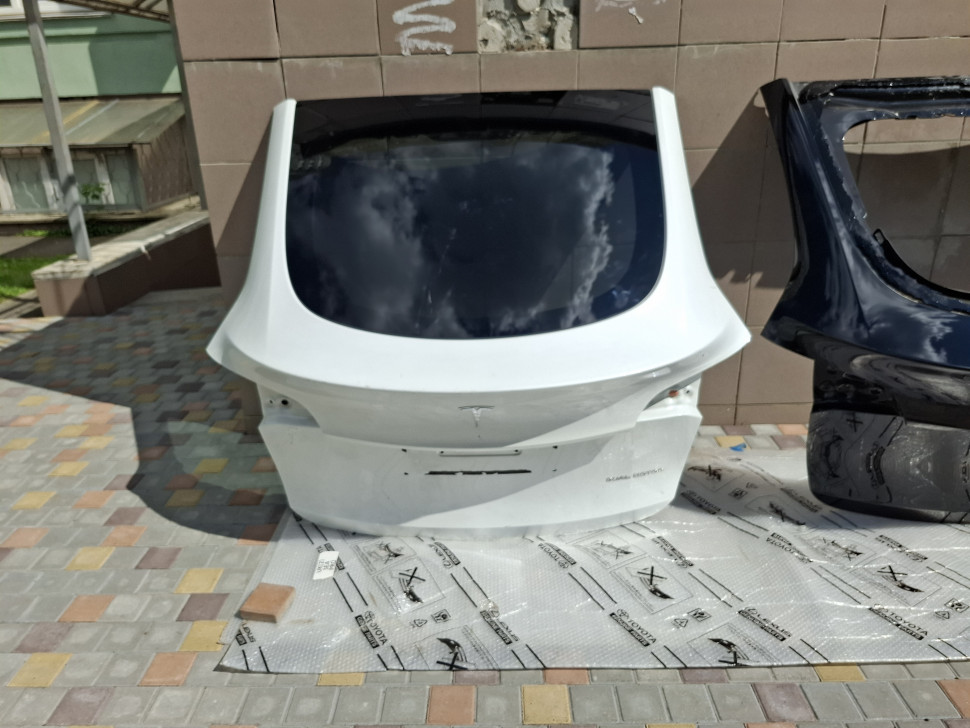 Крышка багажника Tesla model Y, ляда Тесла модел У 2021 2022 2023 2024 Білий перламутр 1493410-EC-A 1493410-E0-A 1493410-S0-A 1493410-01-A 1493410