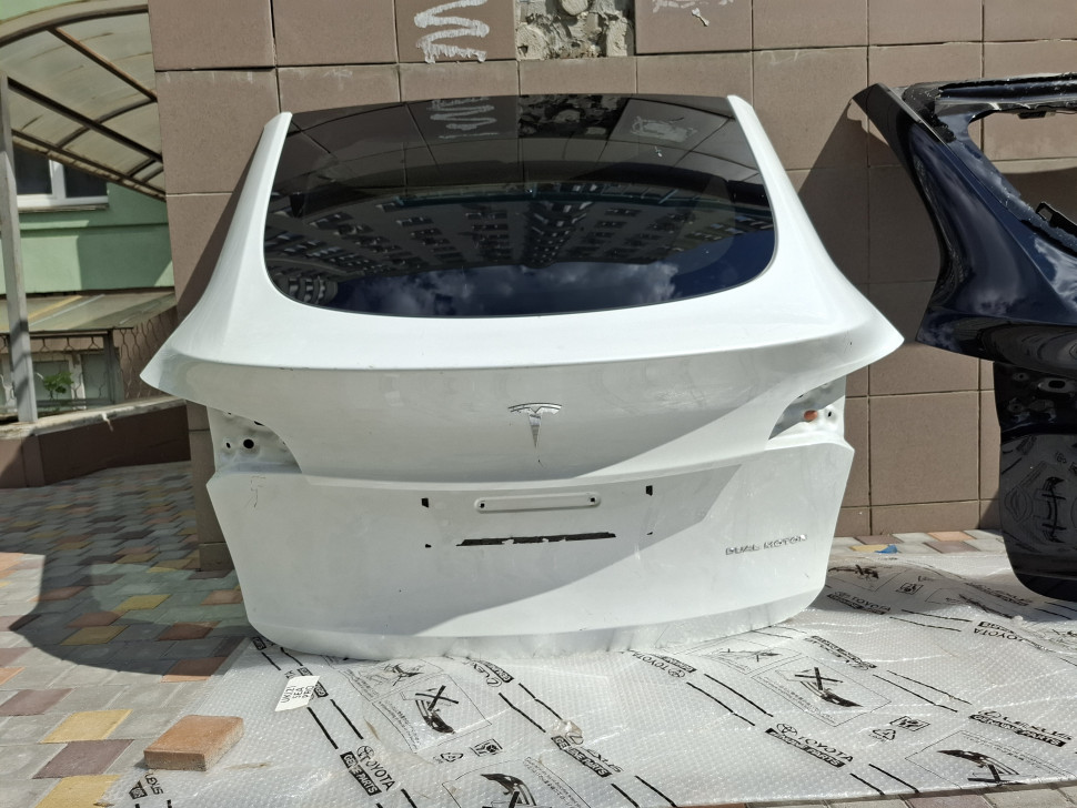 Крышка багажника Tesla model Y, ляда Тесла модел У 2021 2022 2023 2024 Білий перламутр 1493410-EC-A 1493410-E0-A 1493410-S0-A 1493410-01-A 1493410