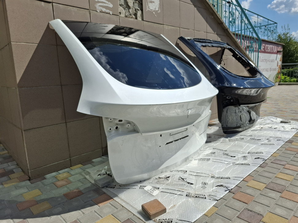 Крышка багажника Tesla model Y, ляда Тесла модел У 2021 2022 2023 2024 Білий перламутр 1493410-EC-A 1493410-E0-A 1493410-S0-A 1493410-01-A 1493410