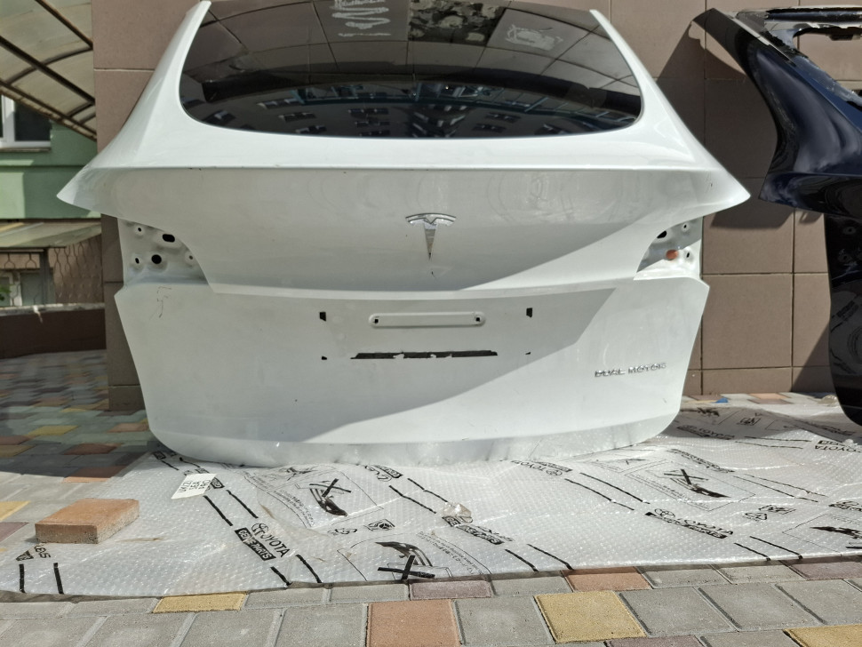Крышка багажника Tesla model Y, ляда Тесла модел У 2021 2022 2023 2024 Білий перламутр 1493410-EC-A 1493410-E0-A 1493410-S0-A 1493410-01-A 1493410
