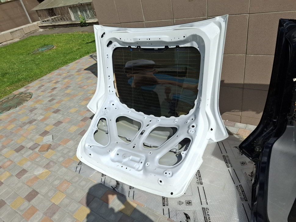 Крышка багажника Tesla model Y, ляда Тесла модел У 2021 2022 2023 2024 Білий перламутр 1493410-EC-A 1493410-E0-A 1493410-S0-A 1493410-01-A 1493410