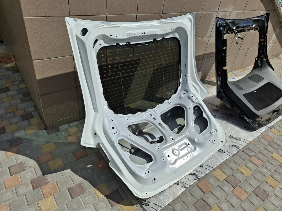 Крышка багажника Tesla model Y, ляда Тесла модел У 2021 2022 2023 2024 Білий перламутр 1493410-EC-A 1493410-E0-A 1493410-S0-A 1493410-01-A 1493410