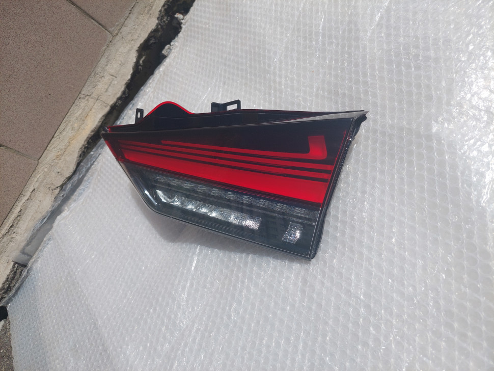 Фонарь Lexus rx 4 led 2019 2020 2021 2022 RX350 450 в крышку багажника правый 8158048300