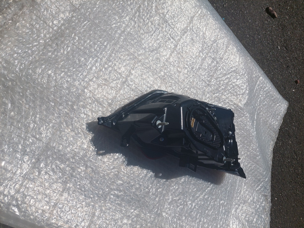 Фонарь Lexus rx 4 led 2019 2020 2021 2022 RX350 450 в крышку багажника правый 8158048300