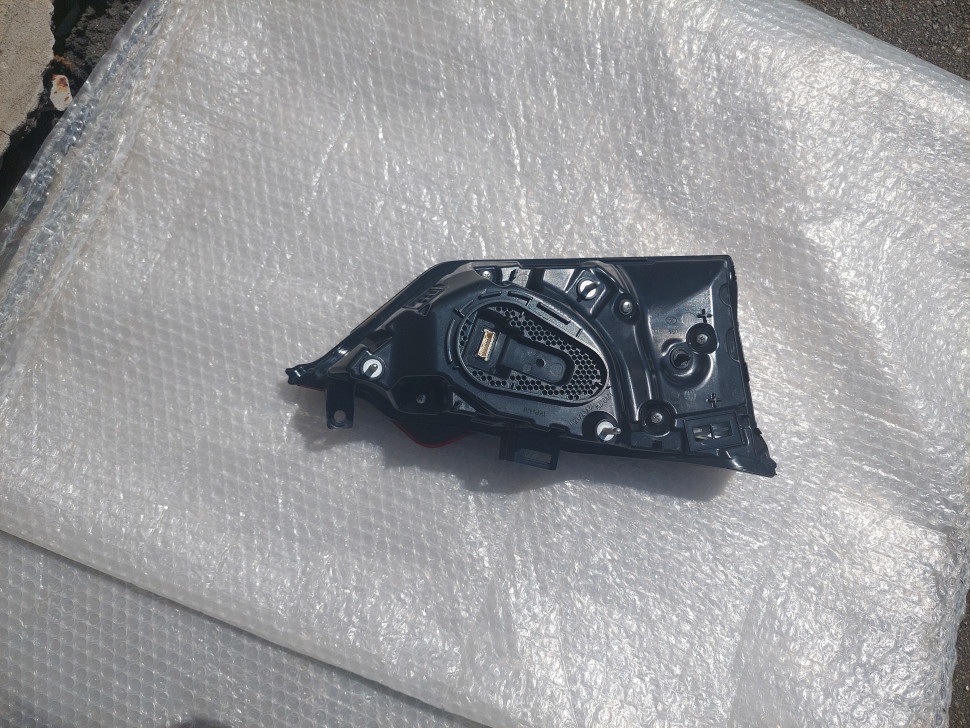 Фонарь Lexus rx 4 led 2019 2020 2021 2022 RX350 450 в крышку багажника правый 8158048300