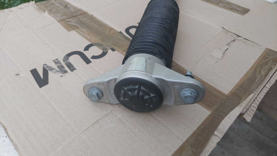 Амортизатор TESLA MODEL Y задний правый 1188463-00-d Амортизатор Тесла У