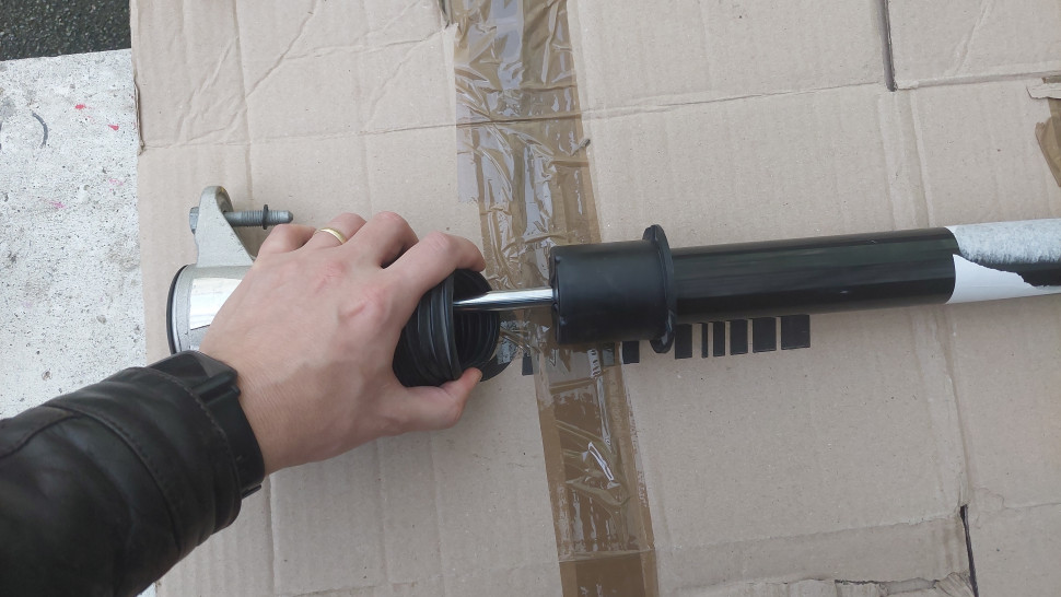 Амортизатор TESLA MODEL Y задний правый 1188463-00-d Амортизатор Тесла У