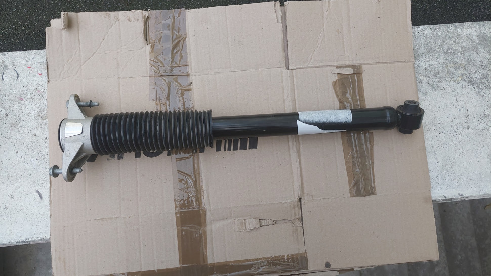 Амортизатор TESLA MODEL Y задний правый 1188463-00-d Амортизатор Тесла У