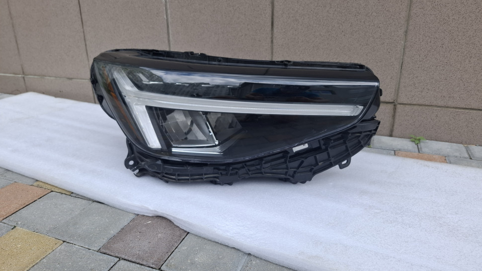 Фара права Volvo C40 XC40 2022-2026 фара Вольво 40 ХС40 32338907