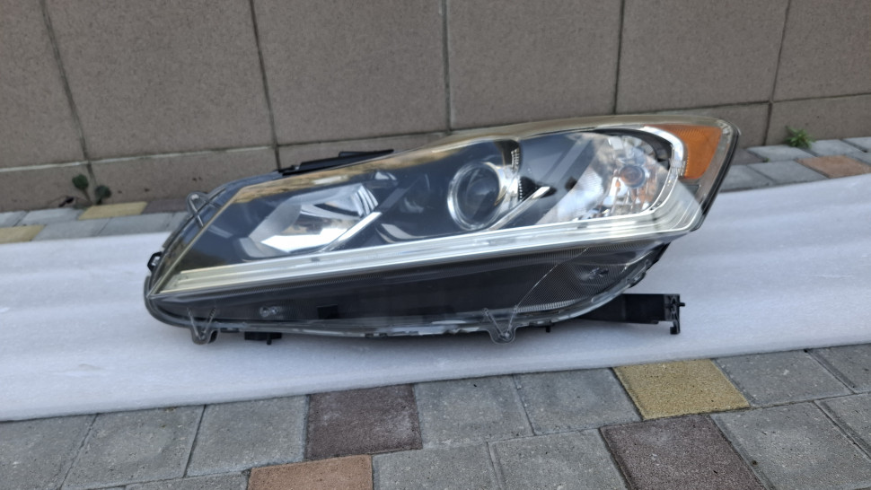 Мілкий дефект Фара ліва Honda Accord 2016 - 2017 галоген с ДХО, 33150T2AA91 фара в сборі Accord hybrid фара Хонда Акорд Аккорд