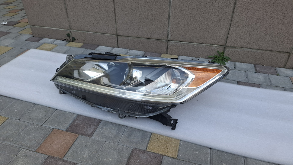 Мілкий дефект Фара ліва Honda Accord 2016 - 2017 галоген с ДХО, 33150T2AA91 фара в сборі Accord hybrid фара Хонда Акорд Аккорд