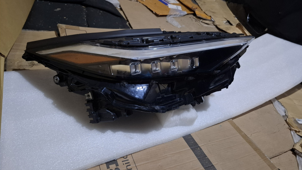 Після ремонту Фара Toyota BZ4X 2023 2024 2025 LED пайка на корпусі 8118542B00 8114542D00 фара права Тойота бЗ4Х 4 лінзи
