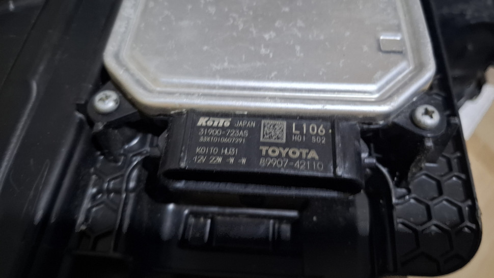 Після ремонту Фара Toyota BZ4X 2023 2024 2025 LED пайка на корпусі 8118542B00 8114542D00 фара права Тойота бЗ4Х 4 лінзи