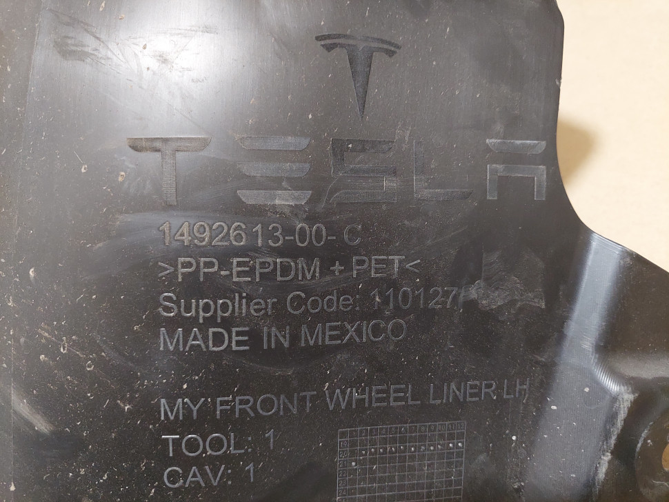 Подкрылок Tesla Model Y передний левый задняя часть Тесла 1492613-00-C оригинал новый