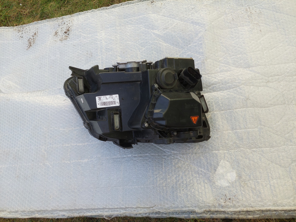 Фара левая VW Amarok Амарок 2H1941017 ОРИГ с блоками, нужен ремонт креплений Bi-xenon LED