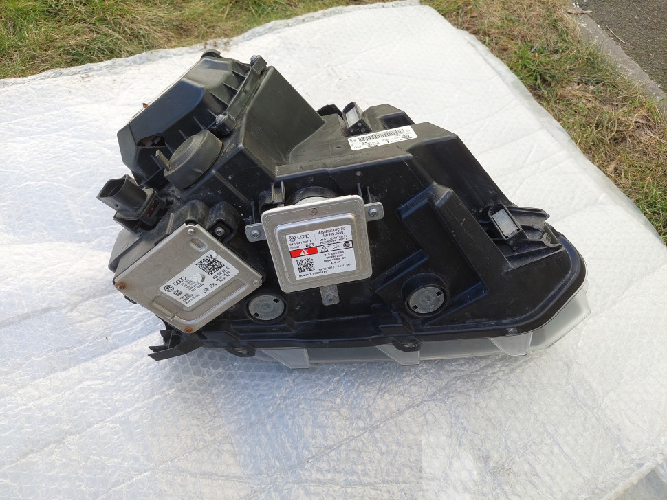 Фара левая VW Amarok Амарок 2H1941017 ОРИГ с блоками, нужен ремонт креплений Bi-xenon LED